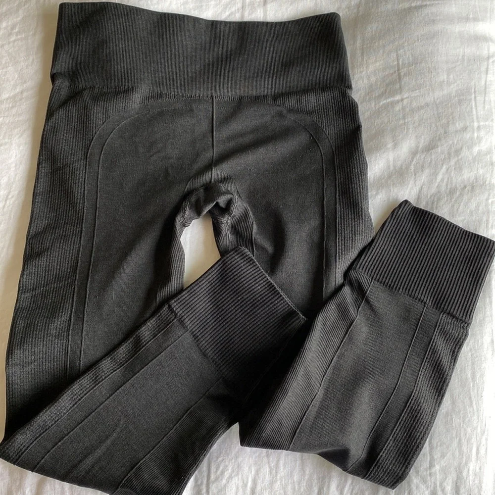 Lululemon ribbed compression leggings - Picture 2 of 5